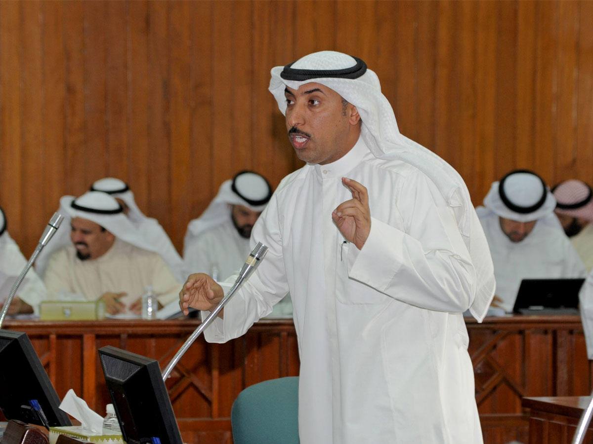 رئيس اللجنة العضو د. منصور الخرينج