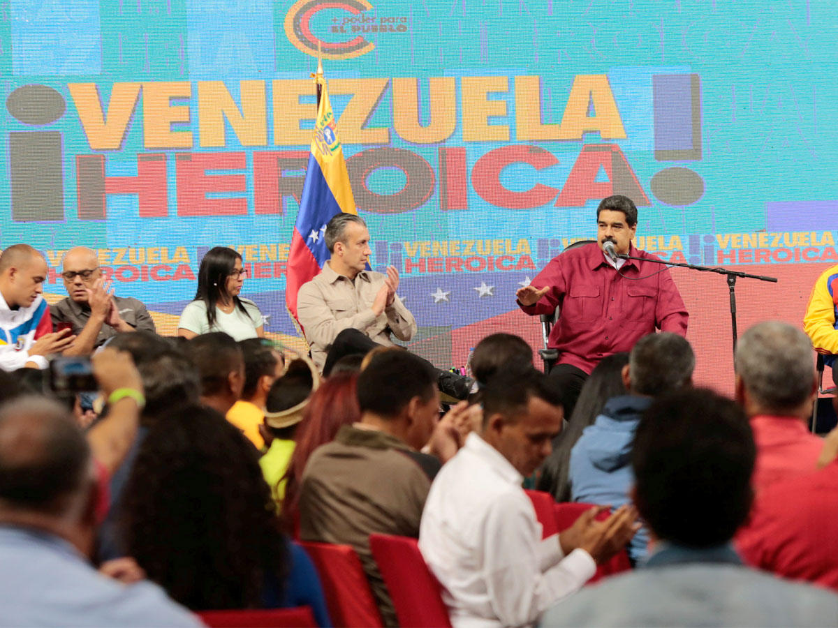 رئيس فنزويلا نيكولاس مادورو يتحدث في اجتماع مع أعضاء الجمعية التأسيسية في كراكاس