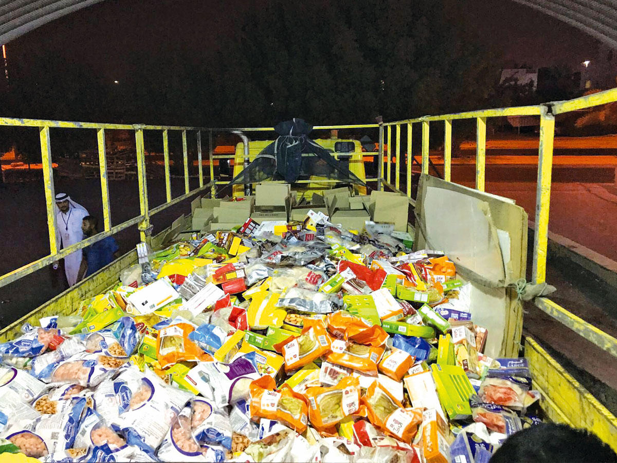 جانب من الاغذية الفاسدة