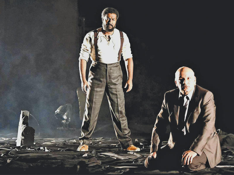 لقطة من عرض «القلعة»