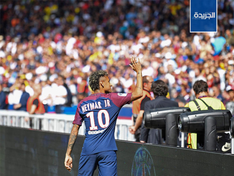 نيمار خلال تقديمه للجماهير اليوم