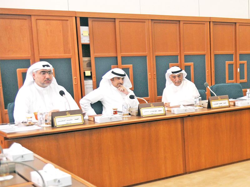 لجنة حماية الأموال العامة في اجتماع سابق (1-2)