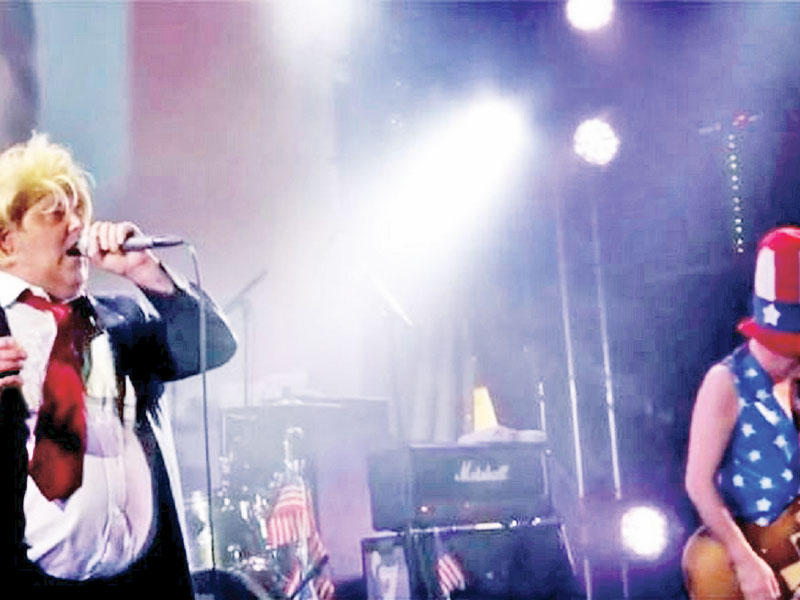 المغني البريطاني بيتر بايووترز