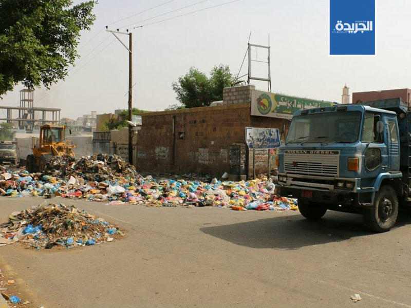  جانب من إزالة المخلفات والنفايات في محافظة (تعز) اليمنية ضمن حملة (الكويت الى جانبكم) 