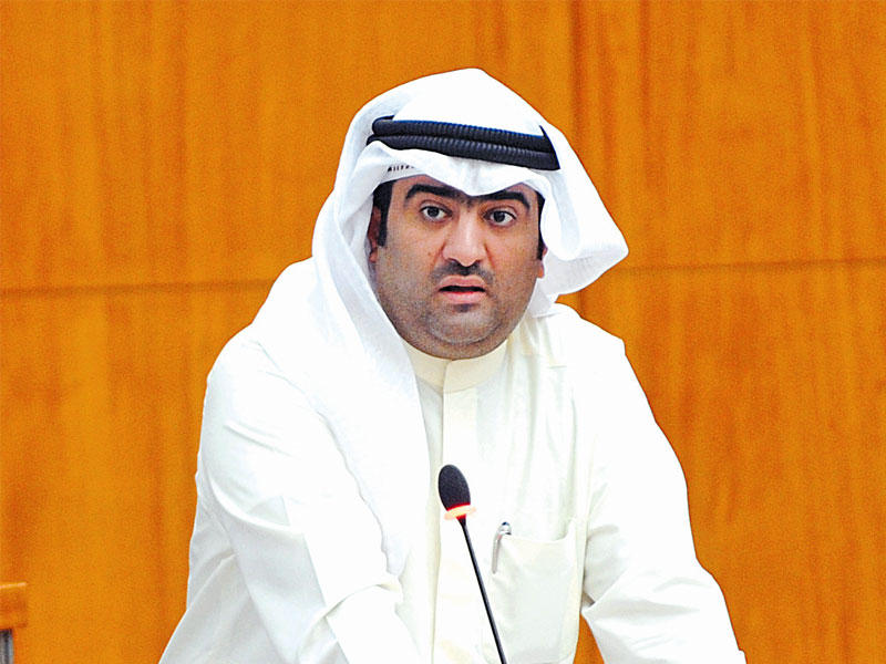 وزير التجارة والصناعة وزير الدولة لشؤون الشباب بالوكالة خالد الروضان