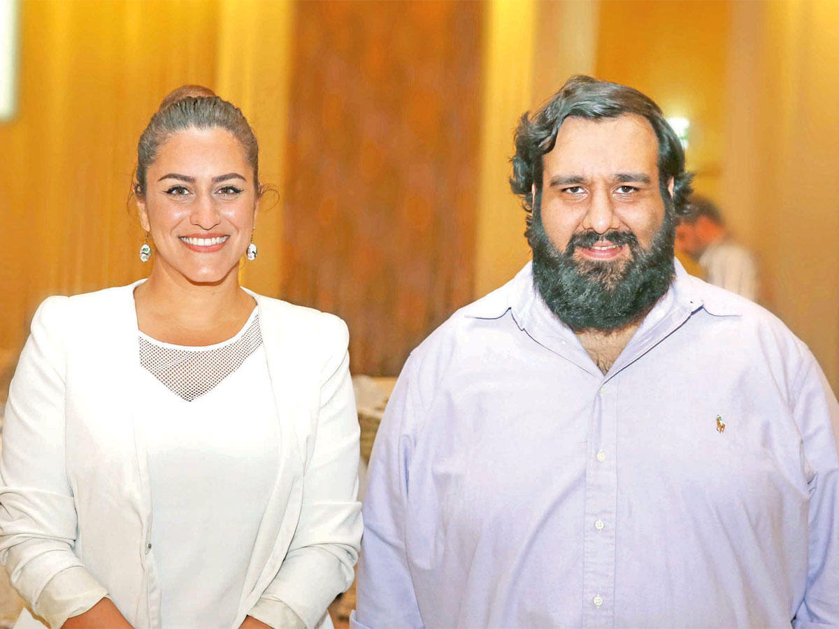 الزميل حسين خليل وليسلي معوض