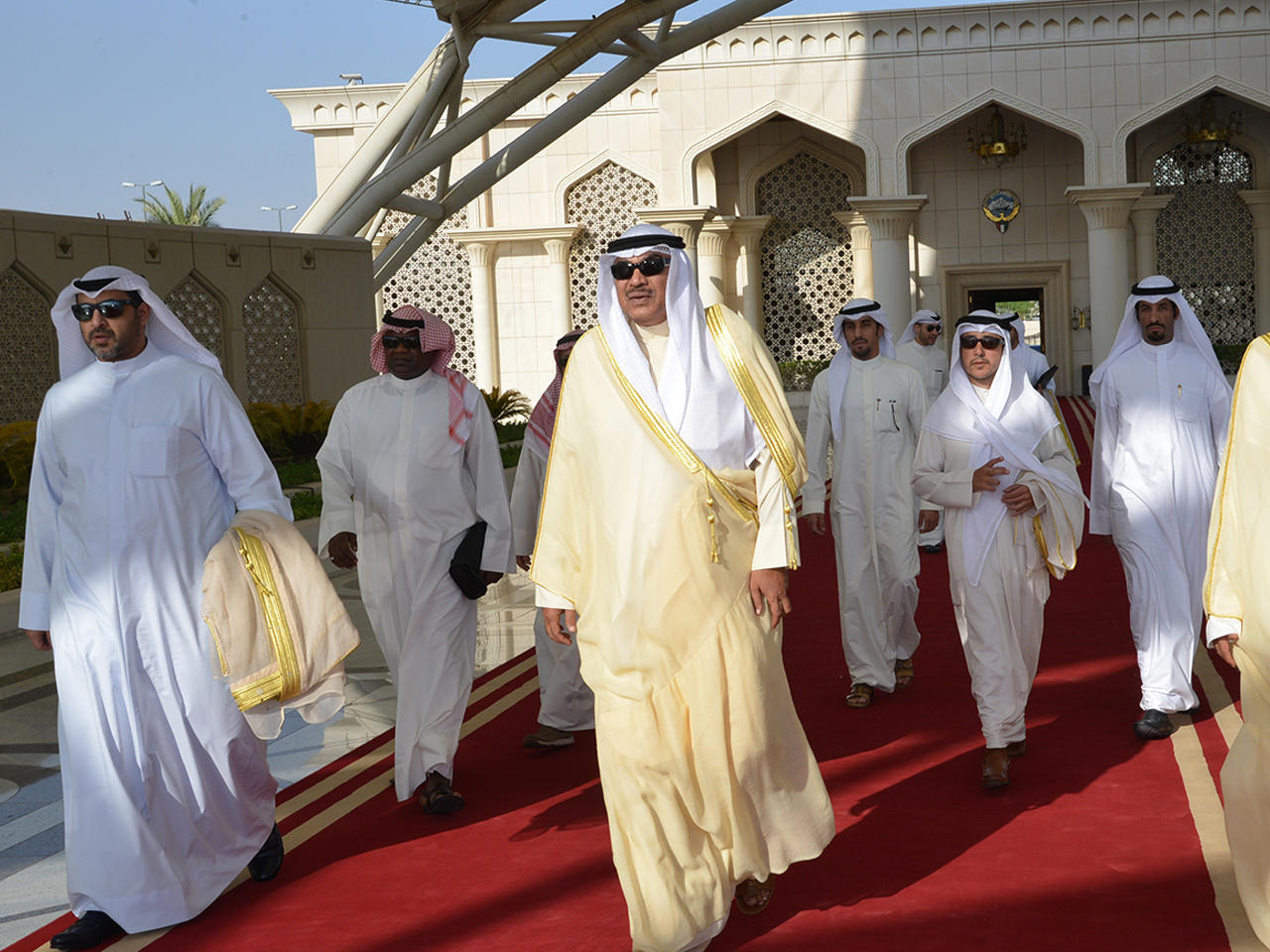 مبعوث حضرة صاحب السمو أمير البلاد معالي النائب الأول لرئيس مجلس الوزراء ووزير الخارجية الشيخ صباح الخالد الحمد الصباح متوجها إلى سلطنة عمان الشقيقة 