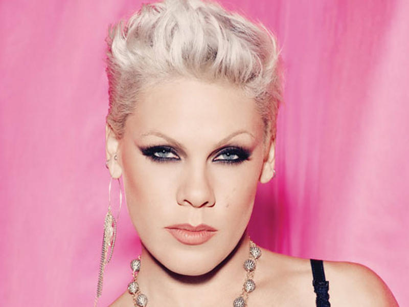 المغنية الأميركية الشهيرة بينك