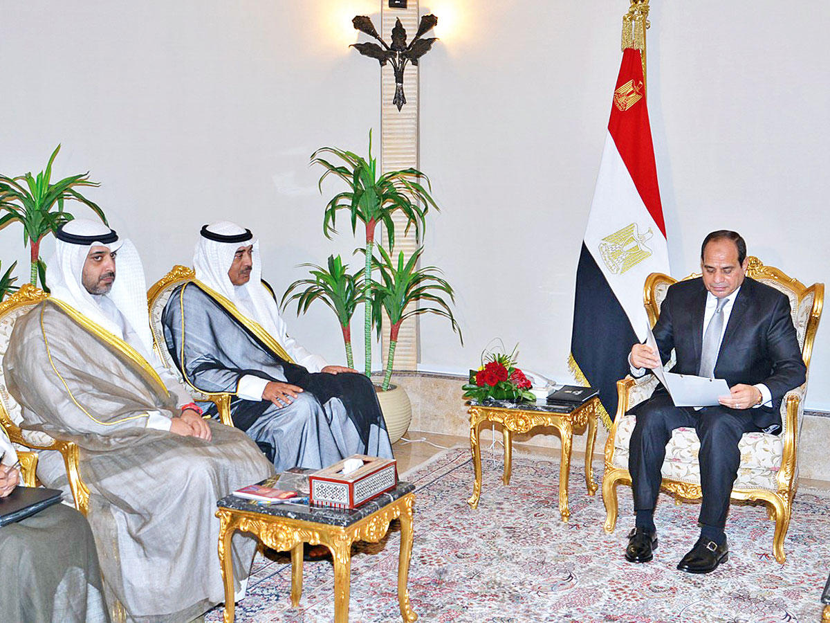 مبعوث الأمير يسلم رسالة سموه إلى السيسي