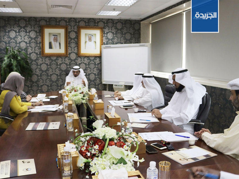  رئيس اللجنة الاستشارية العليا للعمل على استكمال تطبيق أحكام الشريعة الإسلامية د. محمد الطبطبائي أثناء اجتماعه مع مسؤولي وزارة التعليم العالي