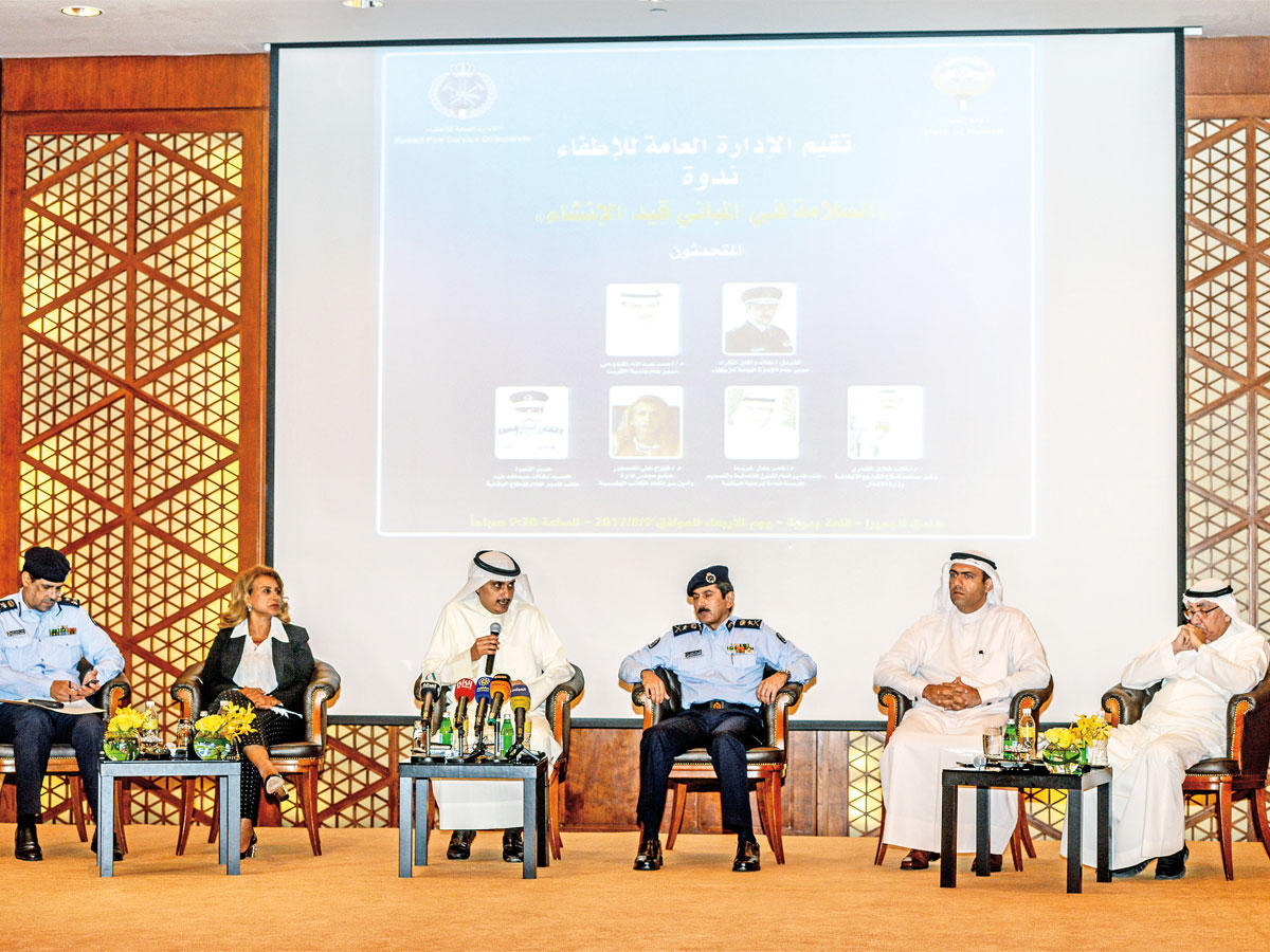 المكراد والمنفوحي والمتحدثون خلال الندوة