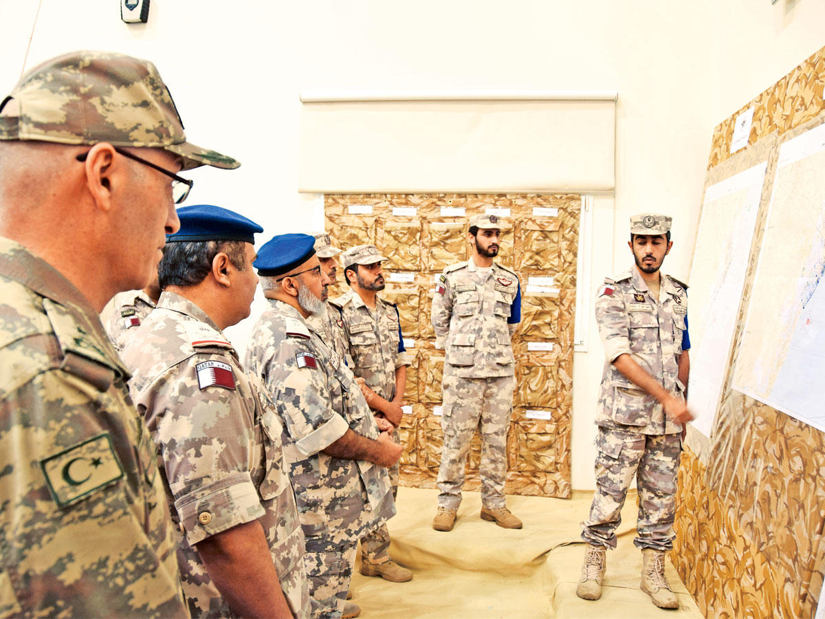 عناصر من الجيشين القطري والتركي في ختام التدريبات المشتركة يوم الأحد الماضي  (رويترز)