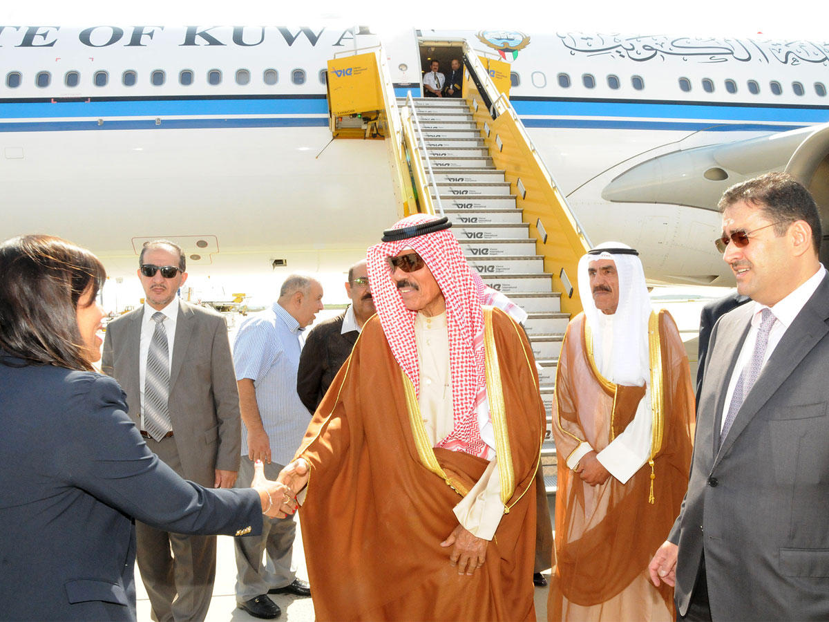 ولي العهد لدى وصوله إلى مطار النمسا أمس