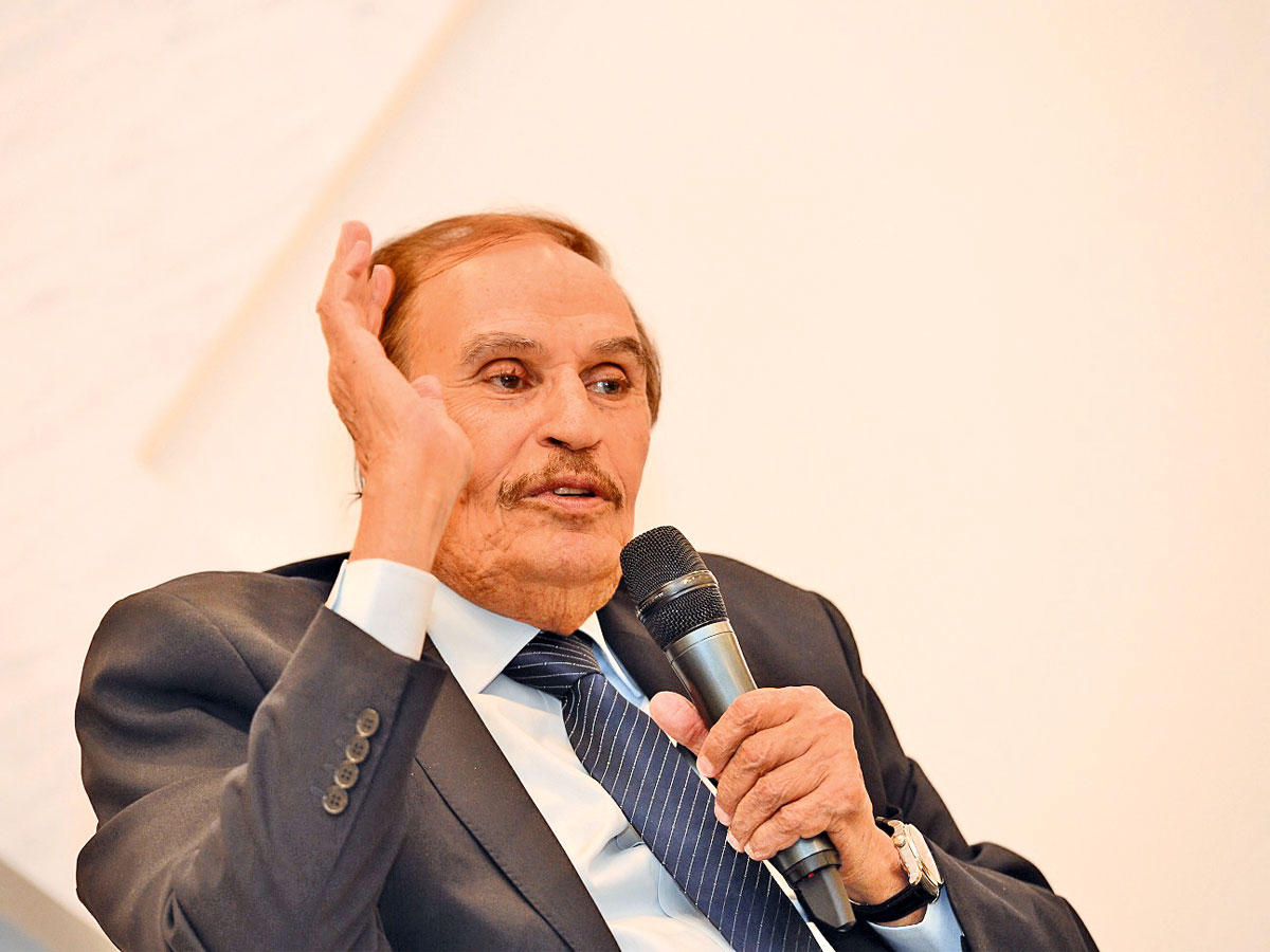 عزت العلايلي