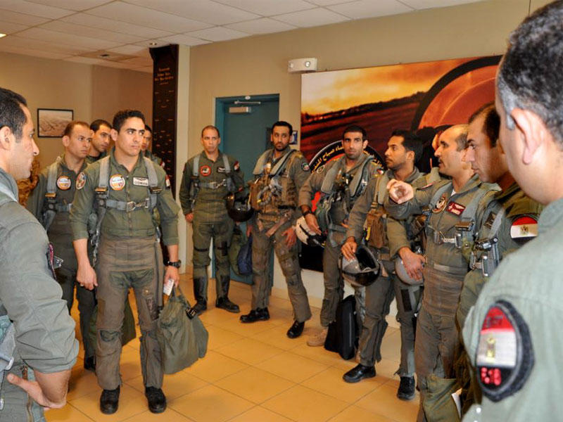 الطيارون الكويتيون والمصريون خلال التمرين