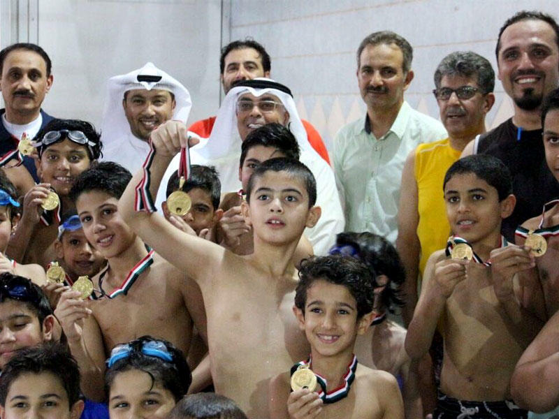 المقصيد متوسطا طلبة اكاديمية «البحر للسباحة»