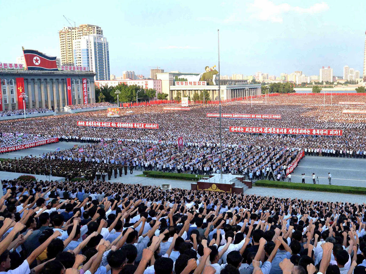 تظاهرة في بيونغ يانغ داعمة للنظام الحاكم أمس (رويترز)