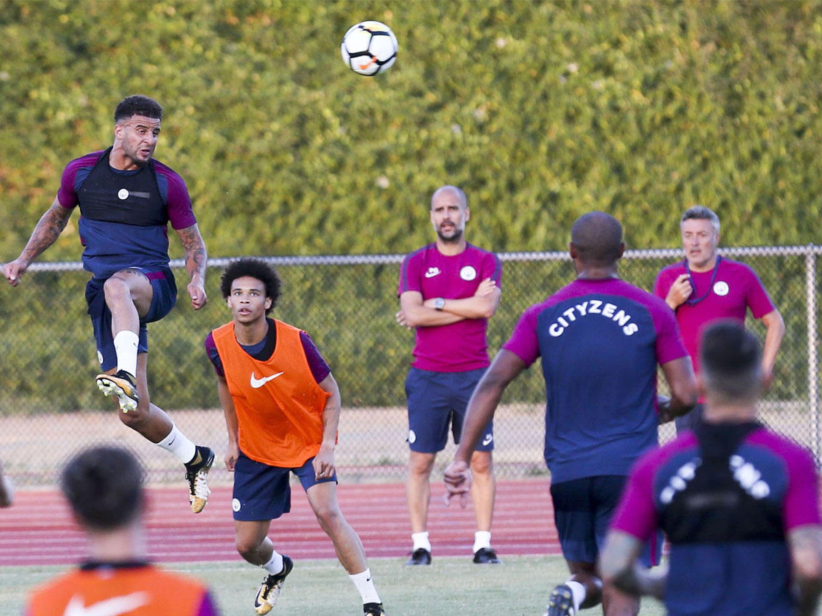 غوارديولا يشرف على تدريبات مانشستر سيتي