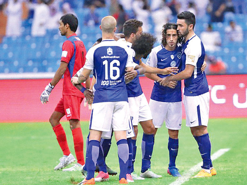 فرحة لاعبي الهلال بعد تسجيل الهدف الثاني