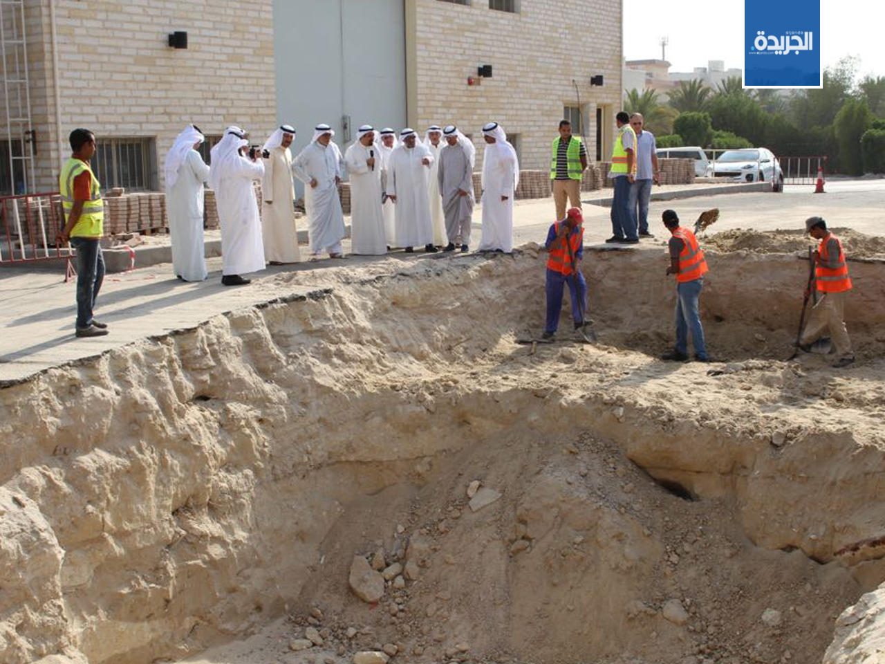 الوزير المطوع يشرح للنائب خورشيد مراحل الأعمال