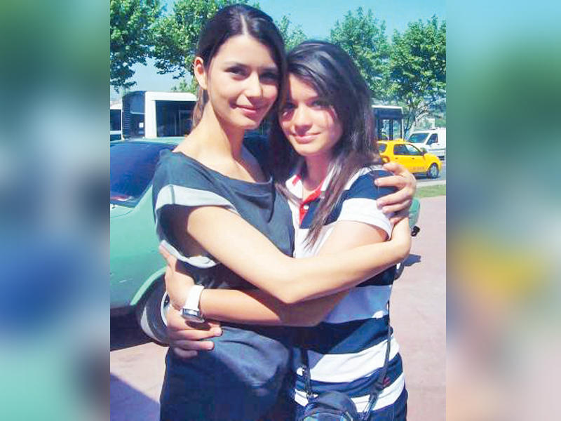 بيرين سات وشبيهتها