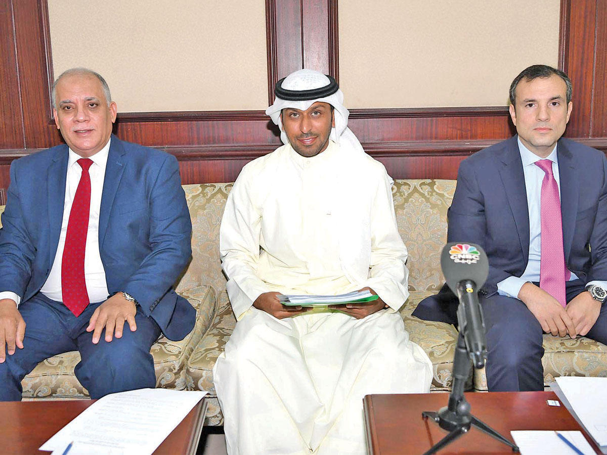 التركيت خلال اجتماع الجمعية العمومية امس 