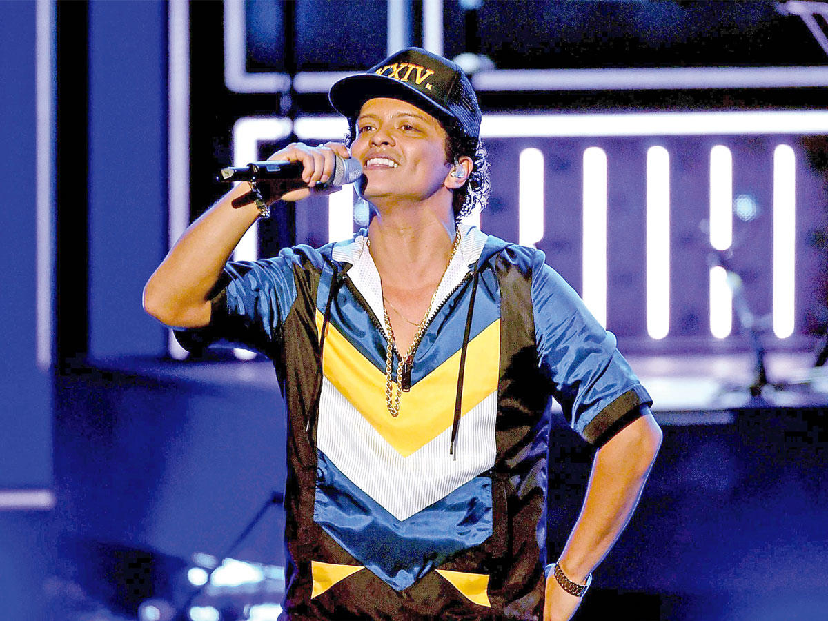 النجم العالمي برونو مارس