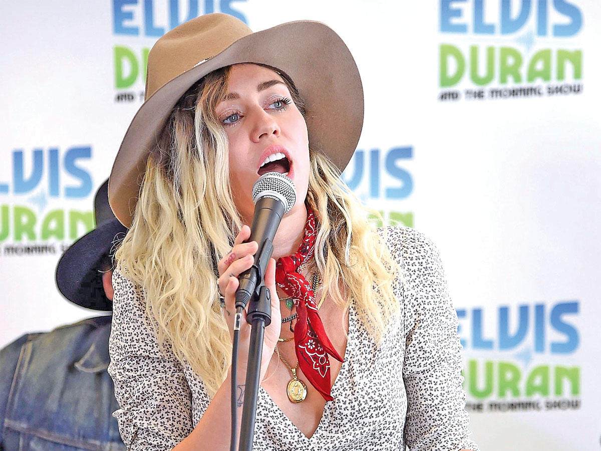 الفنانة مايلي سايرس