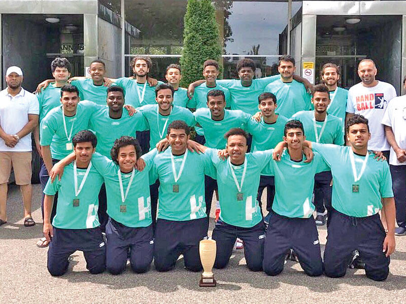 فريق «ب» الحاصل على الميدالية الفضية في بطولة «سلي كاب» 