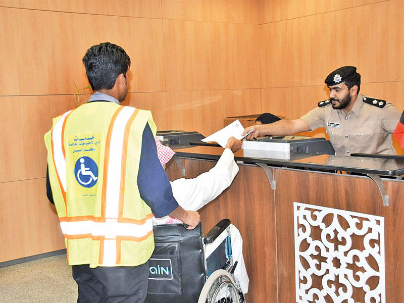 جانب من الخدمات التي تقدم لذوي الاحتياجات الخاصة وكبار السن