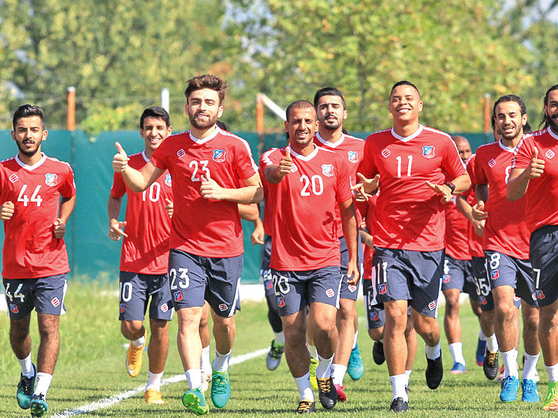 لاعبو الكويت في تدريباتهم  اليوم  