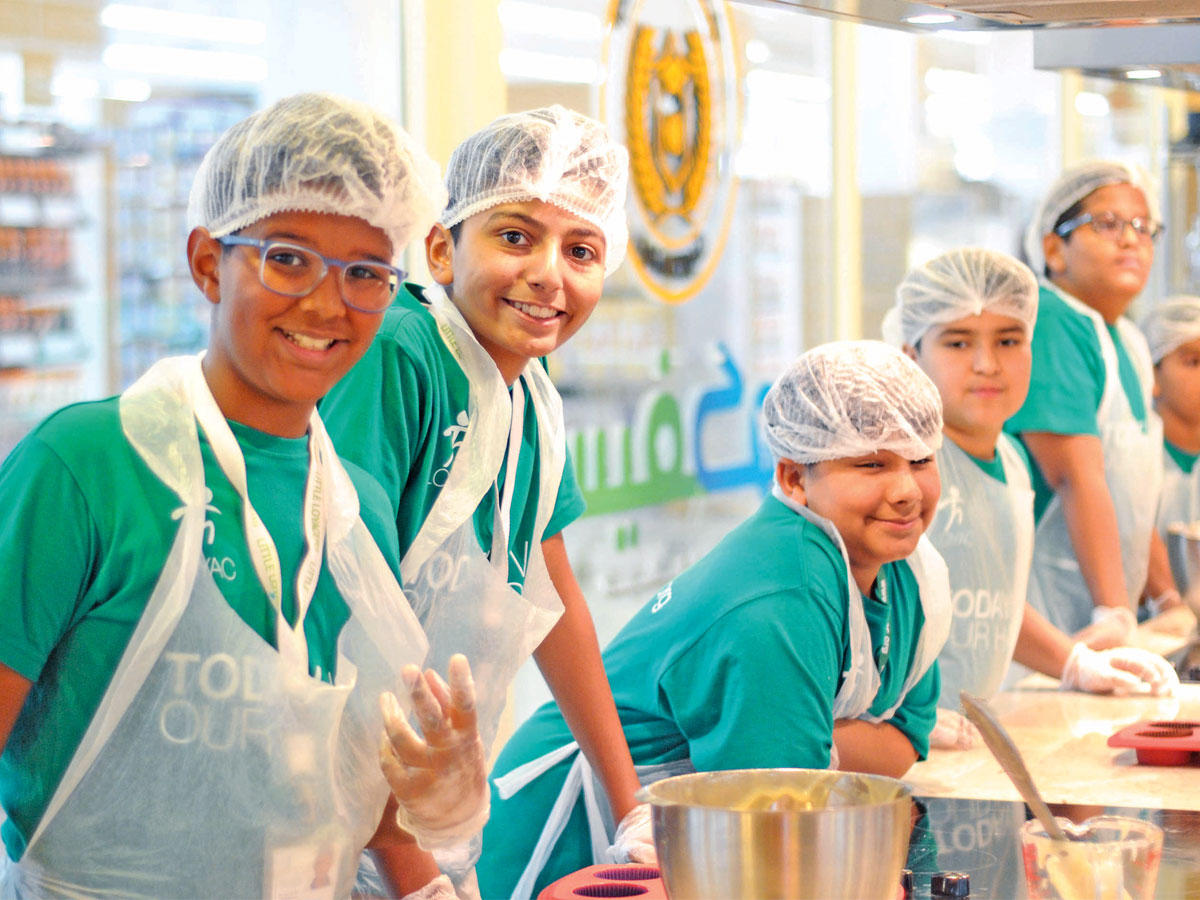 جانب من مشاركة صغار «لوياك» في دورة فنون الطبخ