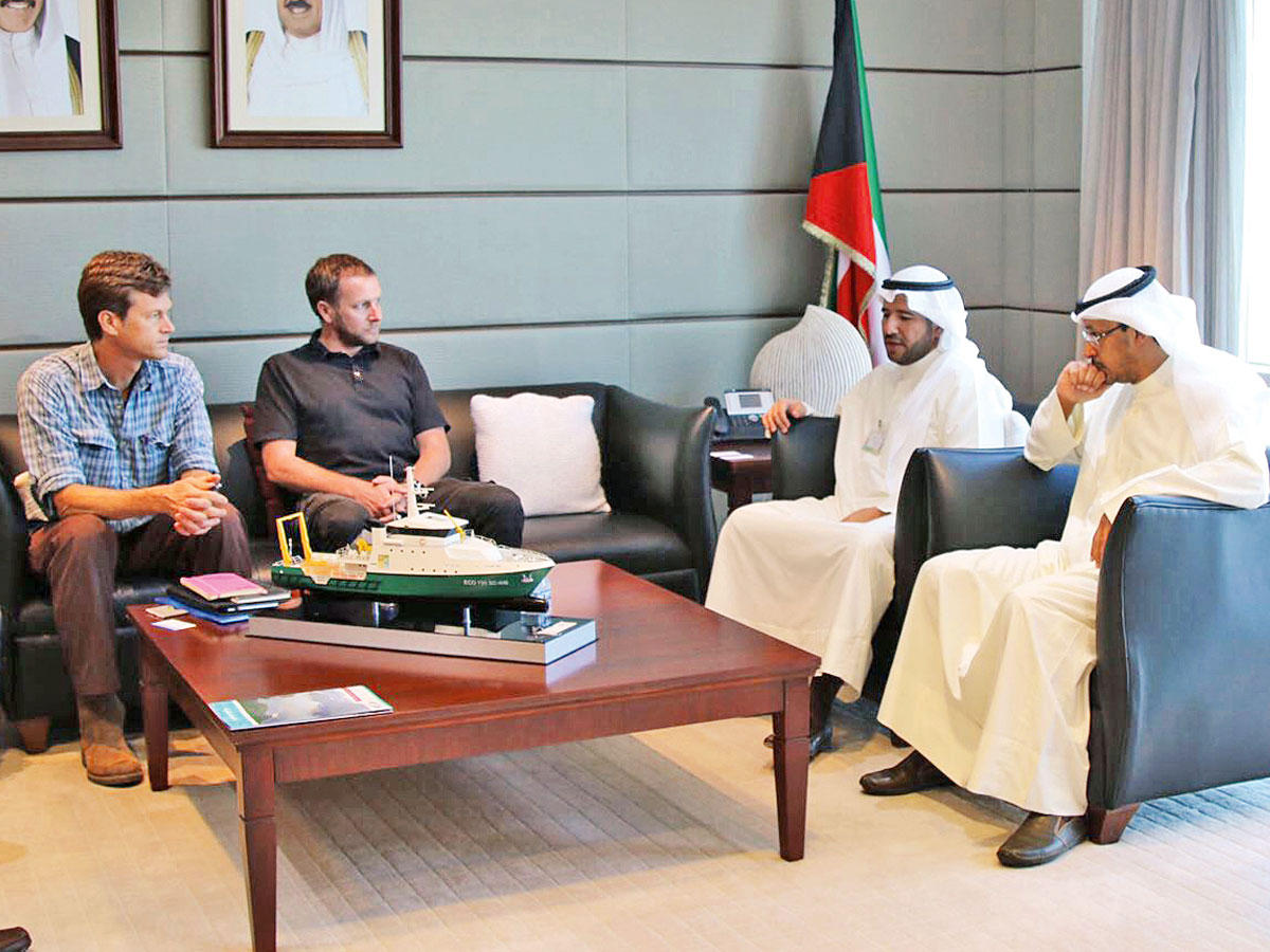 الأحمد مستقبلاً خبراء متخصصين في التسربات النفطية