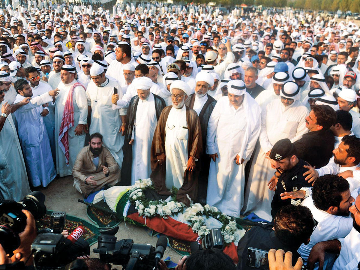 جانب من التجهيز للصلاة على الفقيد  (تصوير نوفل إبراهيم وعبدالله الخلف)