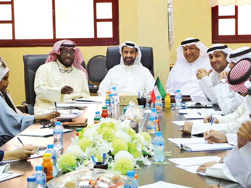 جانب من اجتماع قيادات تعليمية الأحمدي لبحث استعدادات العام الدراسي المقبل