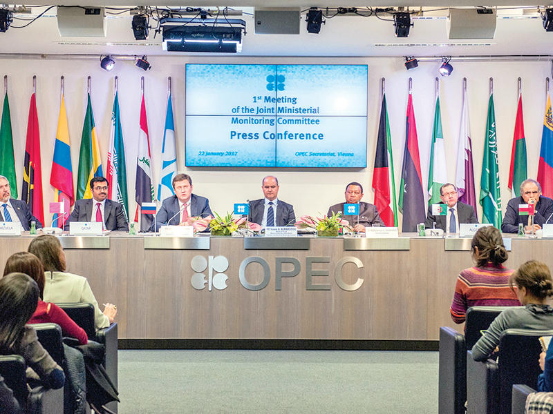 صورة أرشيفية لـ«أوبك» وهي تعلن تمديد اتفاق خفض الإنتاج