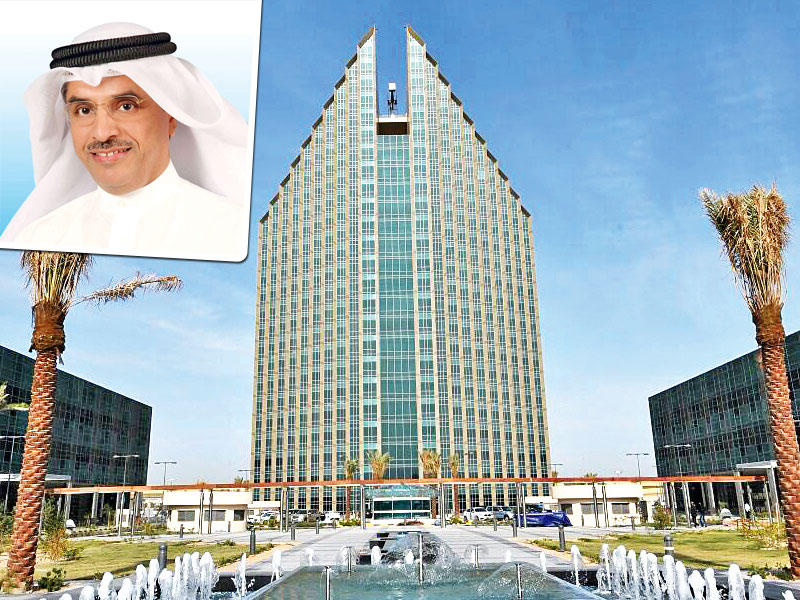 مبنى هيئة التطبيقي وفي الإطار د. فارس الحيان عضو رابطة اعضاء هيئة التدريس للكليات التطبيقية في الهيئة العامة للتعليم التطبيقي والتدريب