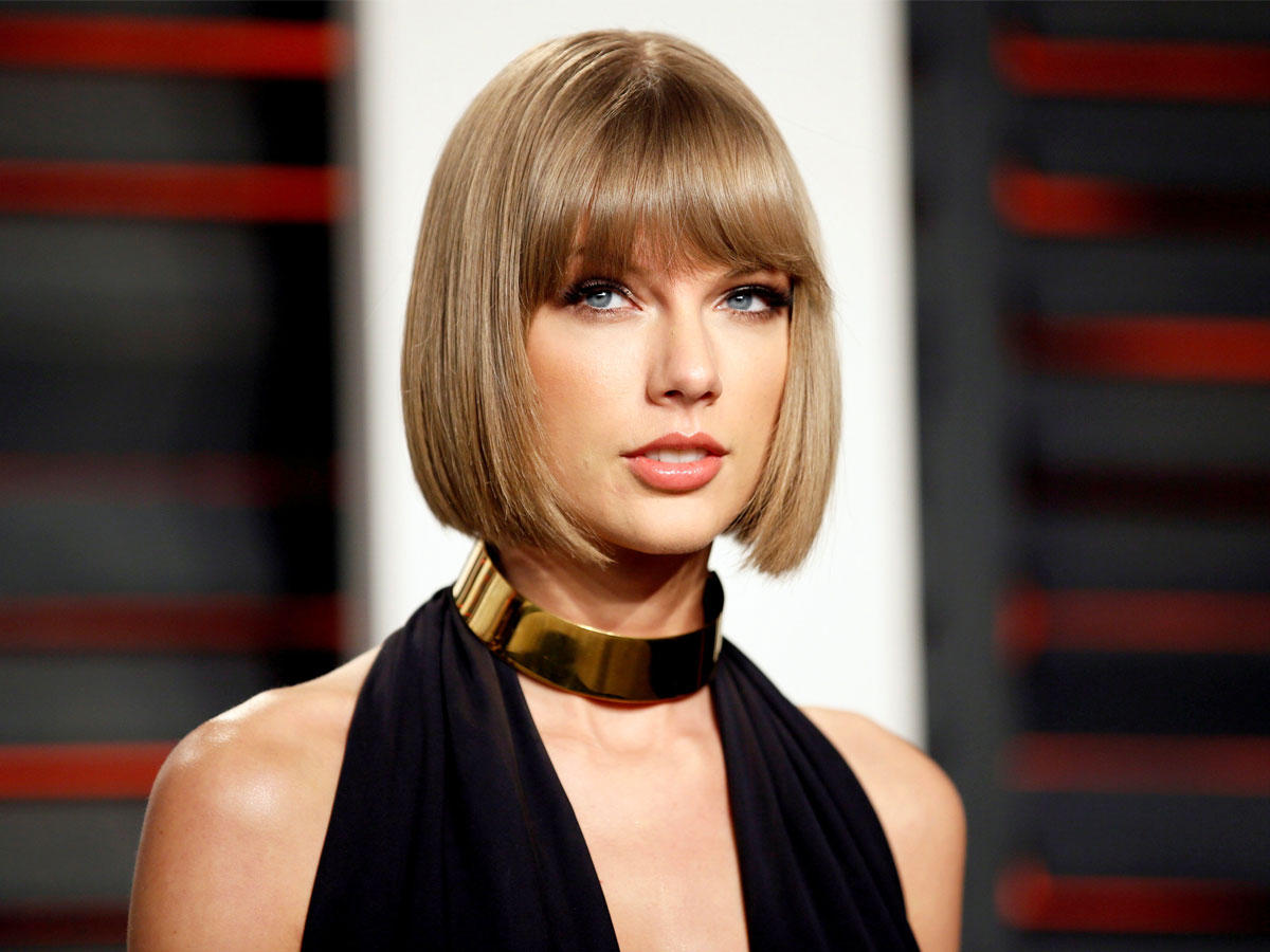  المغنية تايلور سويفت