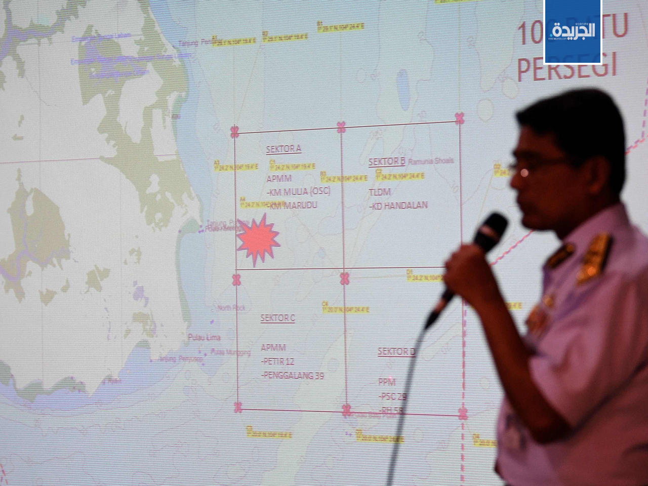 المدير العام للوكالة البحرية الماليزية يتحدث أعضاء وسائل الإعلام في المقر البحري الماليزي في بوتراجايا