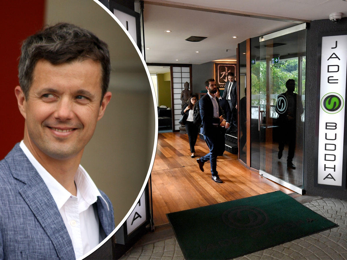 الناس يغادرون بار ومطعم اليشم بوذا في بريسبان، أستراليا