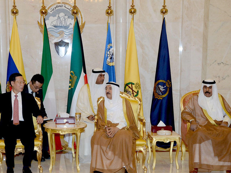 الأمير مستقبلاً نائب رئيس الوزراء الصيني بحضور ولي العهد