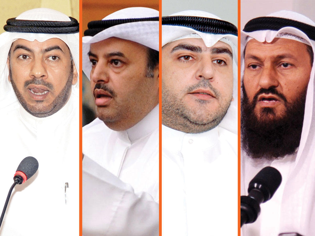 من يمين الصورة محمد هايف , عبدالكريم الكندري, مبارك الحجرف و علي الدقباسي