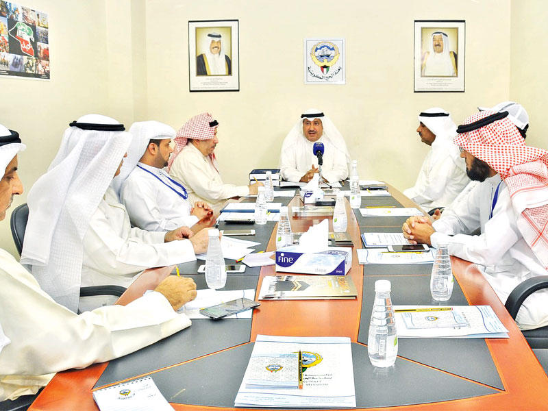 الأذينة مترئساً اجتماع بعثة الحج