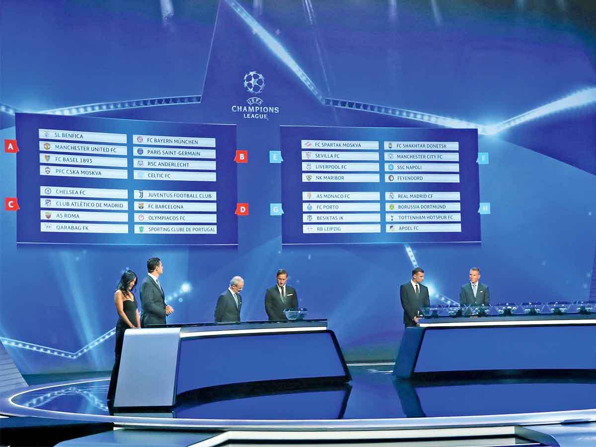 جانب من مراسم القرعة التي أجريت أمس في فرنسا