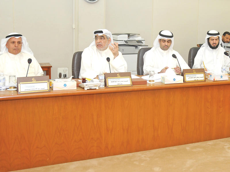 لجنة الميزانيات البرلمانية في اجتماع سابق