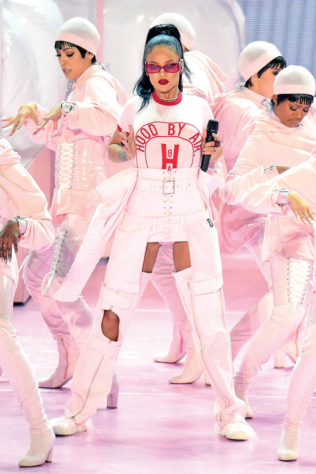 من استعراضات الحفل الماضي