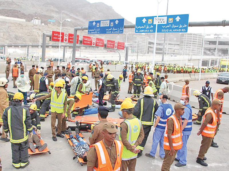 جانب من تمرين الدفاع المدني على فرضية وقوع تدافع بمنطقة الجمرات بمنى أمسt(واس)