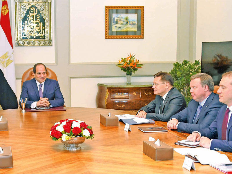 السيسي يستقبل الرئيس الجديد لمؤسسة الطاقة النووية الروسية أليكسي ليخاتشوف  بحضور وزير الكهرباء محمد شاكر  وعدد من المسؤولين  اليوم  (الجريدة)