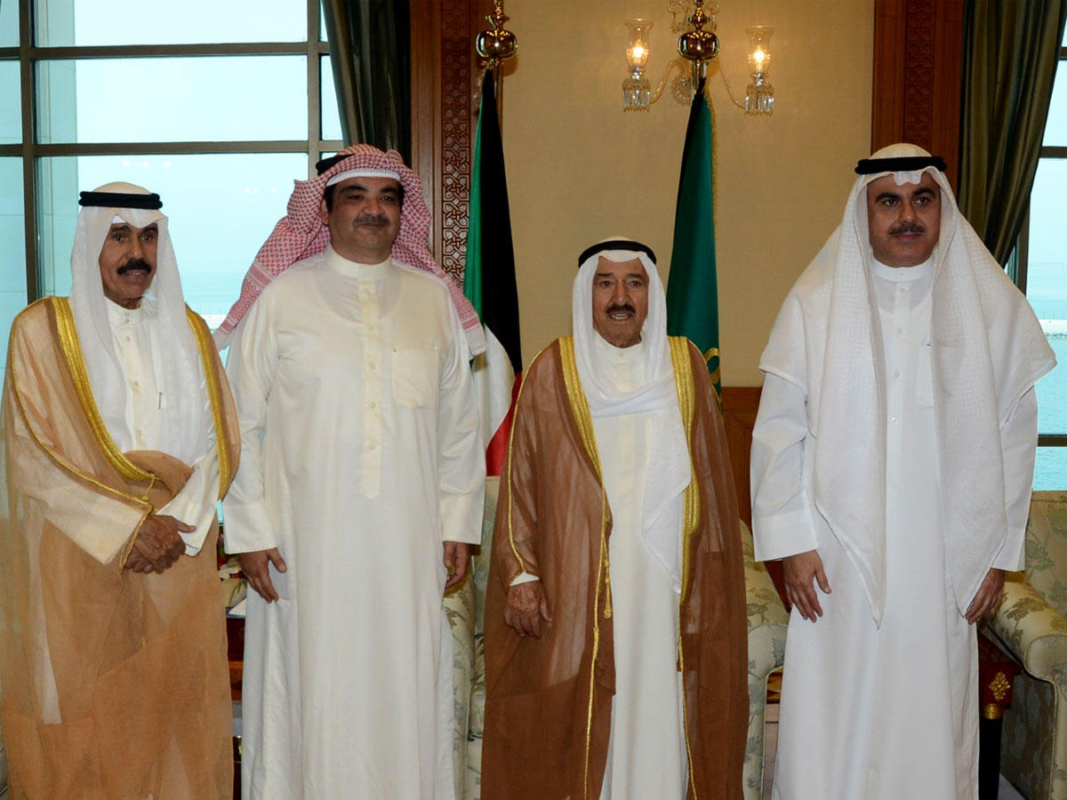 الأمير وولي العهد يستقبلان عدنان وبشار نجلي عبدالحسين عبدالرضا