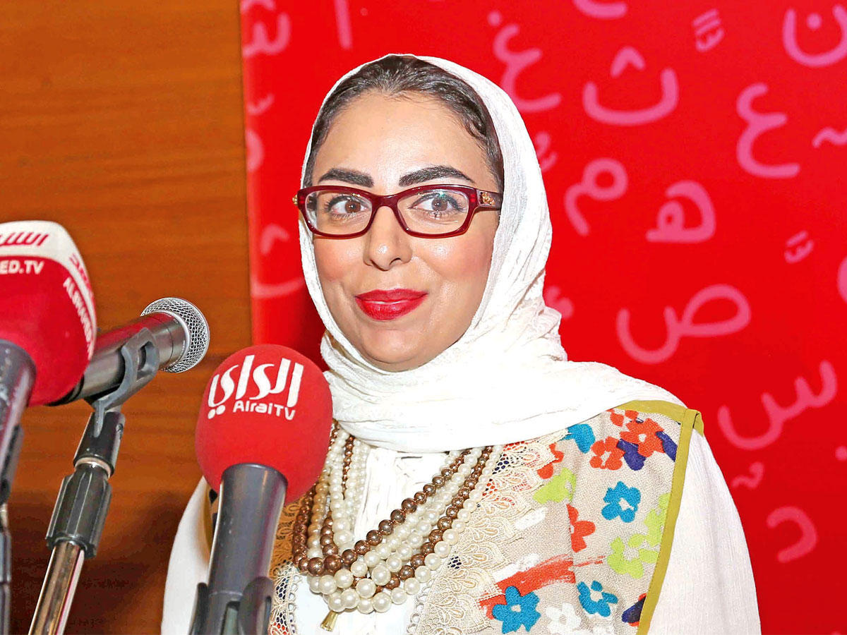 الأديبة الكويتية الشابة هبة مندني